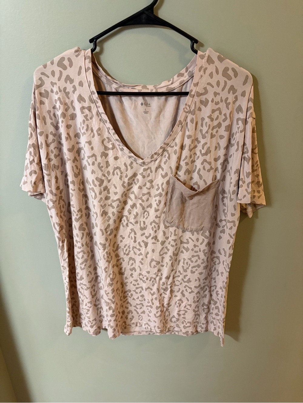 Kyte baby blush leopard v-neck bamboo tee size women’s large